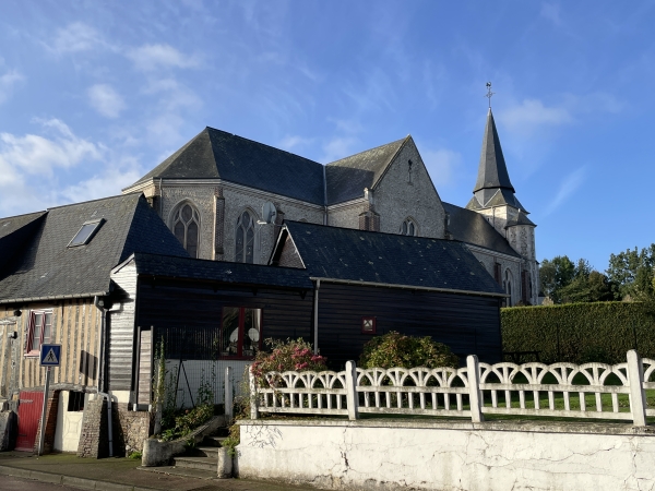 Eglise Notre-Dame-de-l'Assomption d'Envronville (clocher du XVIIe, nef et choeur du XIXe).