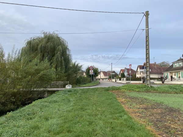 Nous quittons le chemin pour traverser Fleury-sur-Andelle en ligne droite.