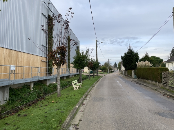 Fleury-sur-Andelle a longtemps été connue pour ses ateliers de tissage le long de l'Andelle, mais l'activité industrielle n'a pas disparu comme on peut le voir.