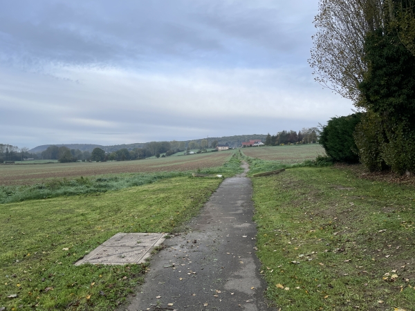 Nous sortons de Fleury-sur-Andelle par le sentier de Radepont.