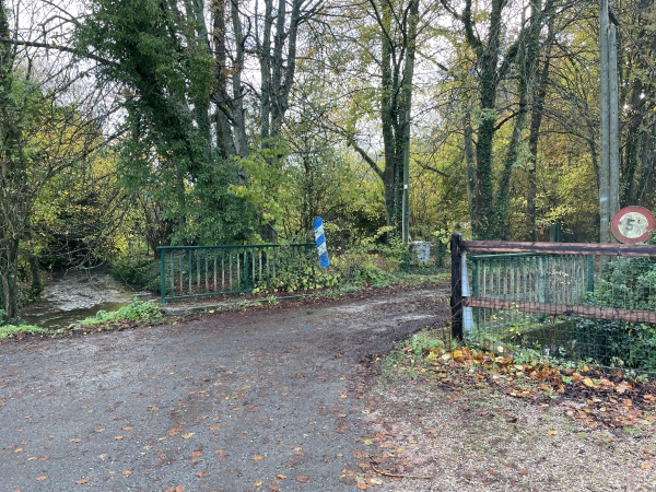 Nous traversons le ruisseau des Godeliers.