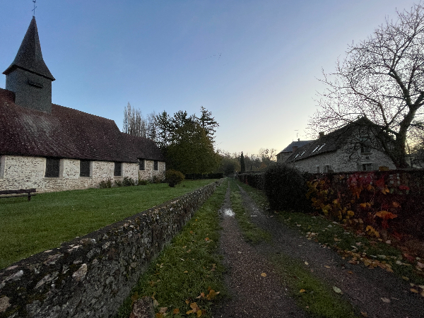 Depuis l'église, je prends le chemin du Pont du Gor.