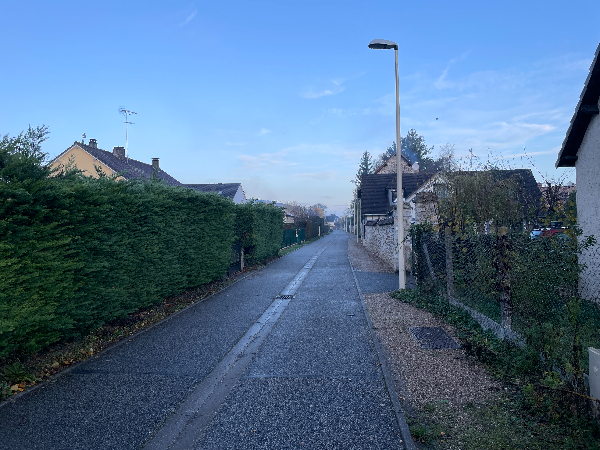 Je contourne le centre du bourg (et la D71) par la rue de l'Avenir.