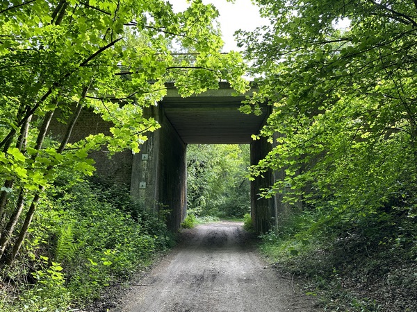 Peu après, je passe sous la ligne de Oissel à Serquigny, qui relie Rouen à Caen.