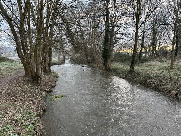 Nous traversons l'Iton et continuons vers le nord.