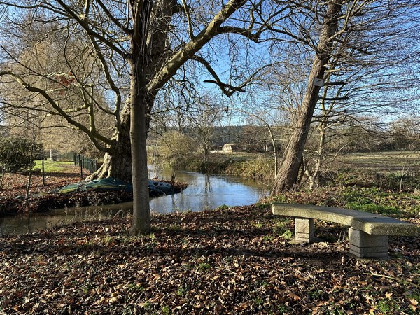 Arrivés à Normanville, nous retrouvons les doux paysages de l'Iton.