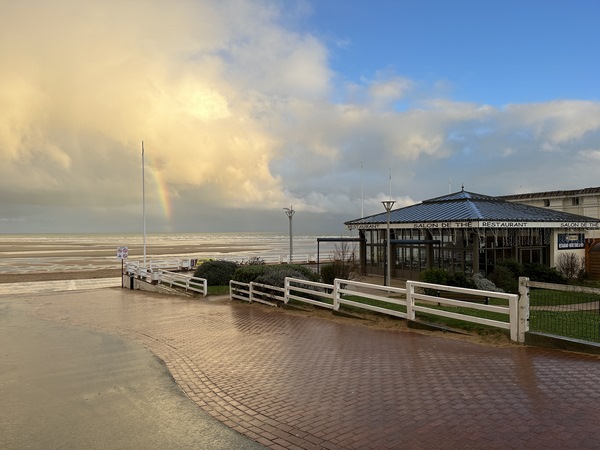 Rapidement, nous arrivons sur le bord de mer.