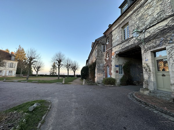 Nous partons du parking de la place de Verdun, et prenons la direction du belvédère qui se trouve à l'extrémité nord de la place.