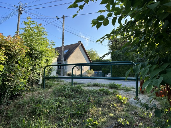 J'arrive dans la rue du Clos Rollet de Belbeuf. Je tourne à gauche pour revenir dans le bois.