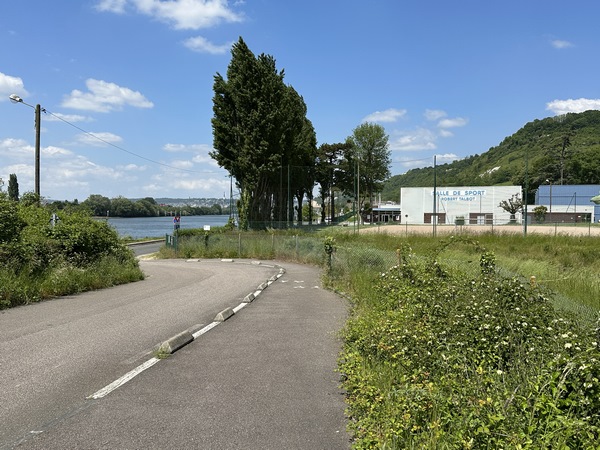 Je vois déjà la salle de sport Robert Talbot. Petit circuit, mais belle balade !