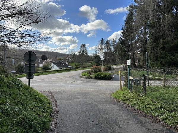 Arrivés à St-Martin, nous continuons en face pour rester un peu dans le bois.