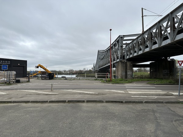 Je pars du parking-relais de la rue de la République, et rejoins le bord de Seine.
