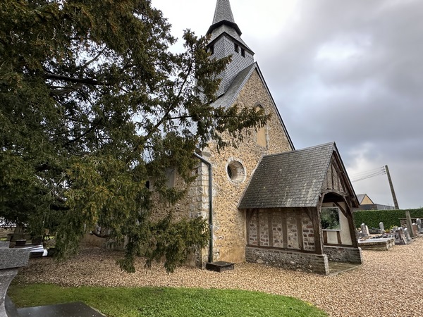 Nous partons du parking de l'Eco-Musée, en face de l'église Notre-Dame.