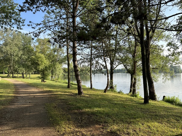 Et nous retrouvons la base de loisirs du Lac des Deux Amants, toujours sur le GR2.