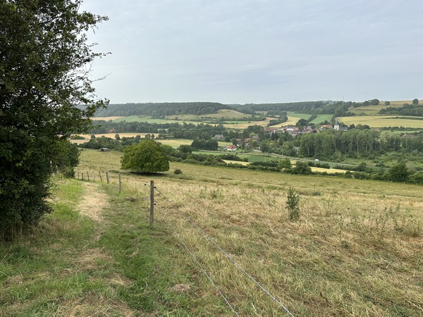 Regard arrière sur St-Martin et la vallée de l'Yères.