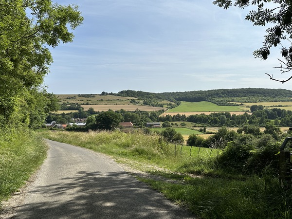 Nous suivons le C1 qui domine ici la vallée de l'Yères.