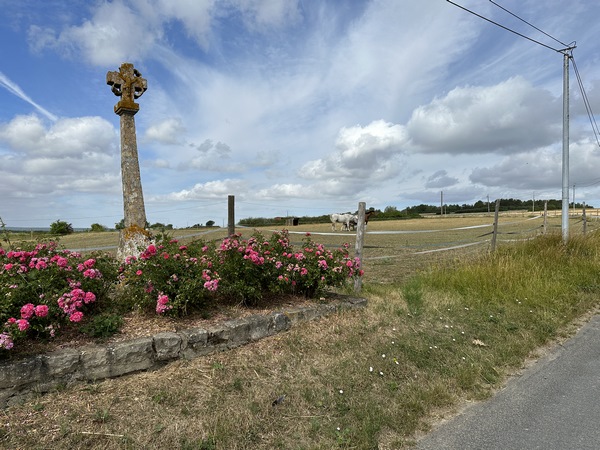 La Croix Maurice près du centre équestre du Coudray.