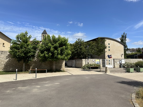 Nous retrouvons la place Jean Moulin, point de départ de ce circuit.