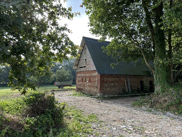 Grange en bordure du chemin de Hongrie aux Mares.