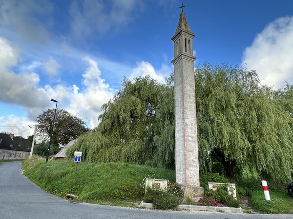 La tour lanterne d'Ypreville date de 1936. Elle reprend le principe des tours des morts, construites au moyen-âge à proximité des Léproseries, et allumées lors d'un décès. Elle rappelle la présence à Ypreville d'un cimetière de lépreux aujourd'hui disparu.