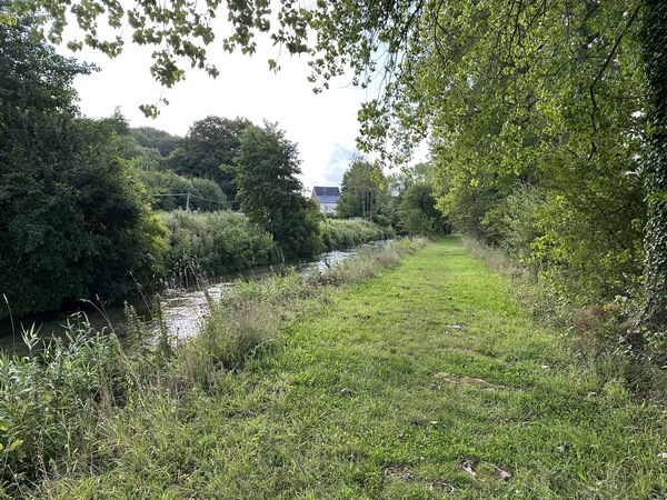 La Promenade des Etangs est vraiment délicieuse. Ici, nous longeons la Valmont.