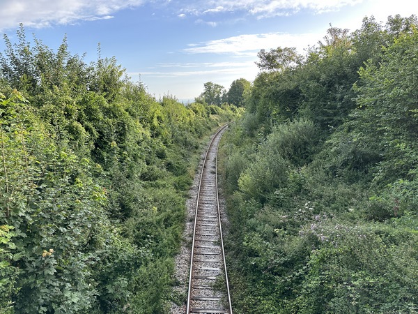 La ligne de Mézidon à Trouville-Deauville permet la liaison avec Paris par Lisieux.