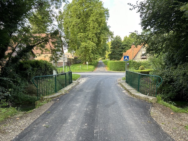 A Lamberville, nous tournons vers l'est et franchissons la Vienne.