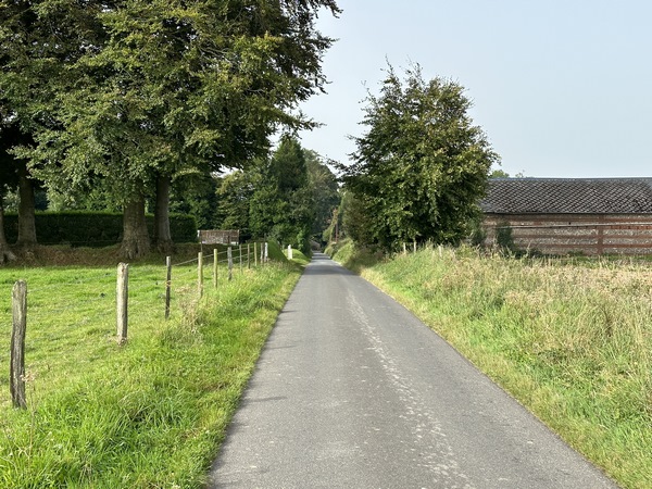 Et maintenant c'est le hameau de Bosc Mare.