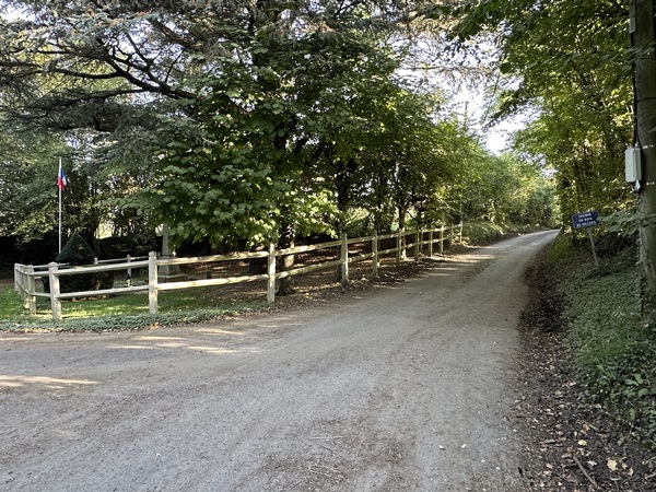 Nous quittons le Chemin du Petit Colleville à St-Vaast-en-Auge pour tourner vers le nord.