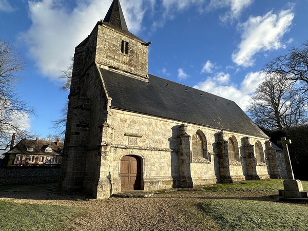 La chapelle de Barville (XVIe), se trouve sur une île de la Durdent, non loin du château. Elle est toujours un lieu de pèlerinage dédié à Saint Simon.