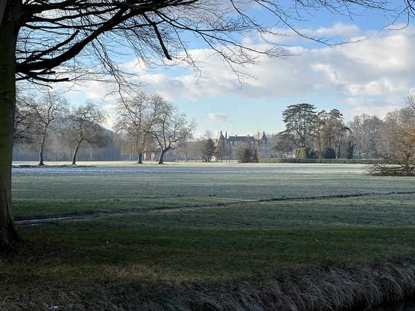Au fond de son parc, on aperçoit le château de Cany (XVIIe) de style Louis XIII. Il appartient à Laure Normand, fille du comte de Dreux-Brézé, petite fille de la princesse d'Orléans.&nbsp;