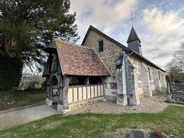 Nous partons du parking proche de la mairie, et longeons l'église Saint-Benoît (XIIe -> XXe), avec son porche de la Renaissance et sa grande statue en bois de saint Benoît (XVIIIe).