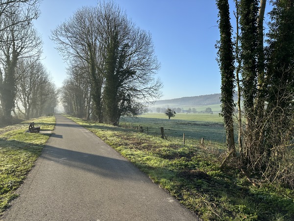 La Voie Verte n'est l'idéal recherché en randonnée, mais les paysages de la vallée de la Béthune sont vraiment délicieux. (cf photos dans l'album de la rando)