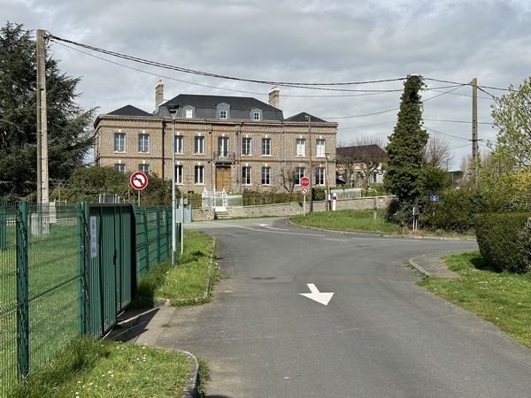 Nous suivons la rue du Pont Bleu. Avant d'atteindre la N31, nous allons tourner à droite sur la rue du Nouveau Monde.