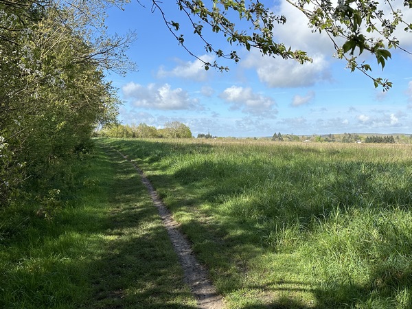 Nous sommes montés sur le coteau nord de la Vesgre pour suivre les chemins qui se dirigent vers Anet.