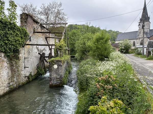 Je longe l'ancien moulin à eau de Sainte-Gertrude.&nbsp;