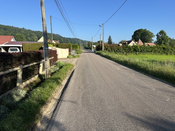 Il faut suivre ensuite la D39 sur 500 mètres, avant de rejoindre le premier chemin.