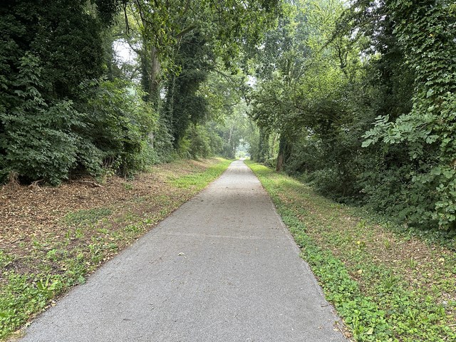 Le circuit commence sur la Véloroute du Lin, aménagée sur l'ancienne ligne de Dieppe à Fécamp. Comme souvent, cette voie verte est asphaltée, mais les paysages sont très agréables.