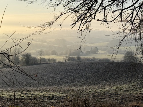 Encore un coup d'œil sur la vallée, avec la chapelle au centre.