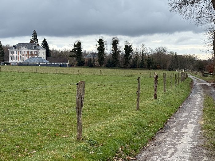 Un peu avant ce manoir, nous allons tourner à droite pour retraverser l'A29.