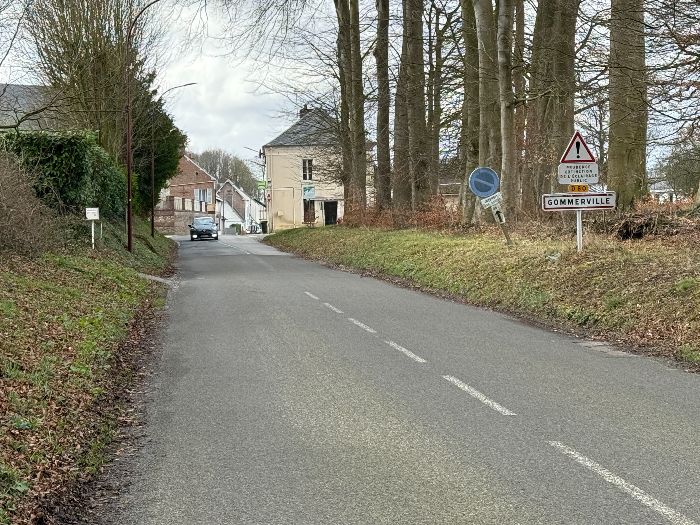 Peu après le château, nous retrouvons Gommerville.