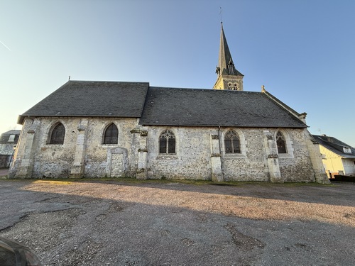 Nous partons du parking de l'église Saint-Germain (XIIIe) du Breuil-en-Auge et prenons la direction de l'est.