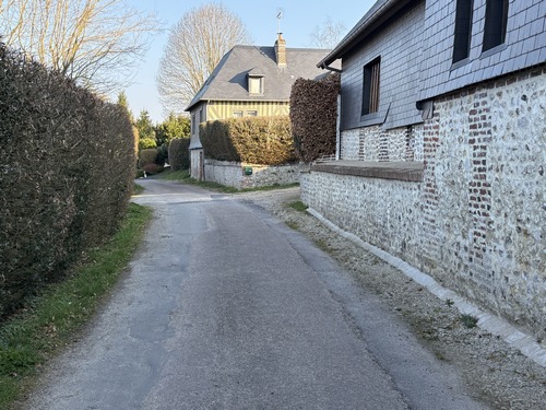 Les hameaux traversés montrent souvent une volonté de préserver et restaurer avec soin l'habitat traditionnel.