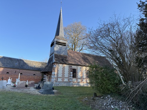 Eglise paroissiale de Bruquedalle. Le village fait partie de la commune de la Chapelle-Saint-Ouen depuis le XIXe siècle.