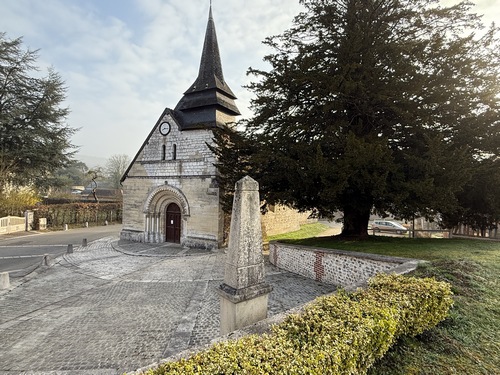 Nous partons du parking à proximité de l'église Saint-Cyr-et-Sainte-Julitte de St-Cyr-la-Campagne.