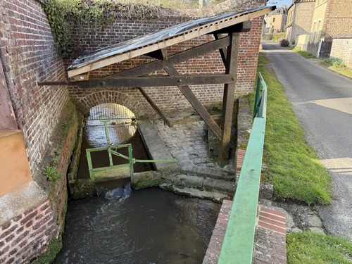 Ancien lavoir à St-Cyr-la-Campagne.