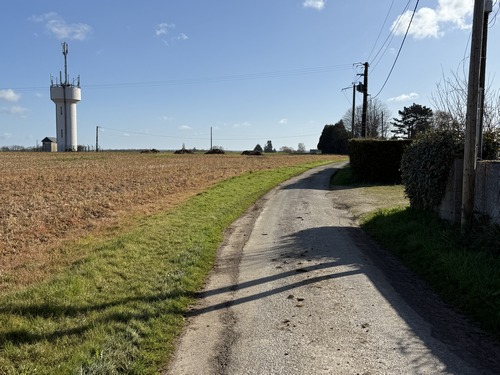 Nous suivons la rue du Château d'eau, et prendrons le sentier juste en face du château d'eau.
