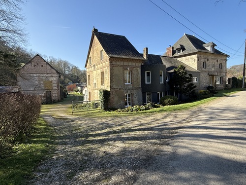 A nouveau un ancien moulin sur un bras de l'Andelle au Launay.