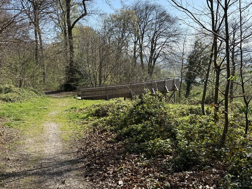 J'arrive au belvédère qui domine la vallée de la Seine à Saint-Paul.