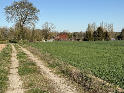 nous avons tourné en direction du hameau du Gros Hêtre et restons, pour le moment, sur le coteau est de la vallée de la Corbie.